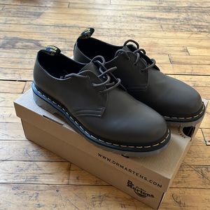 DR.MARTENS- 1461 ICED -KHAKI GREY SMOOTH : Size UK8/US9